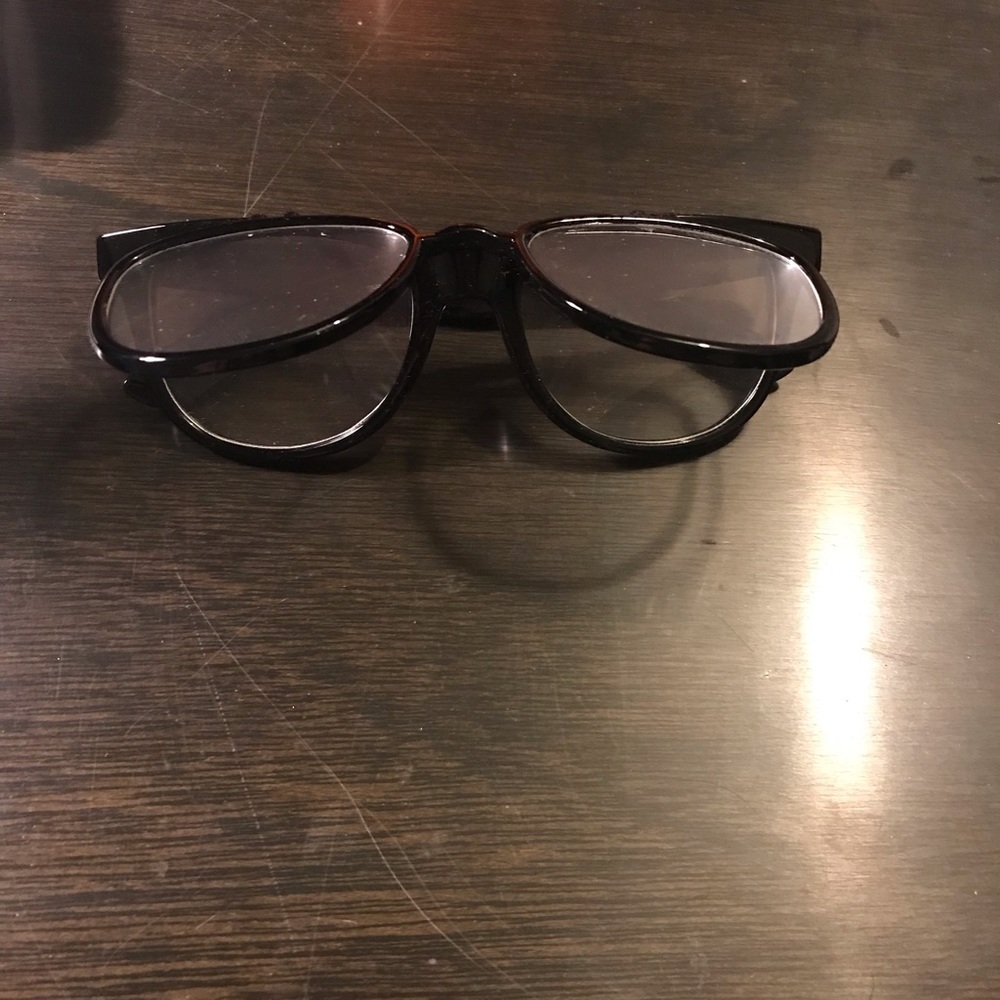 Solid flip up diffraction glasses